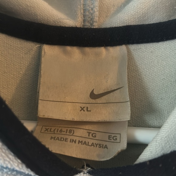 Nike sweatshirt - Picture 5 of 5